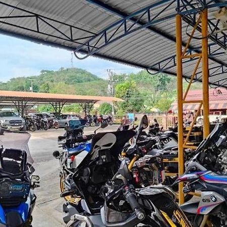 Butterfly Princess Hotel Betong Bagian luar foto
