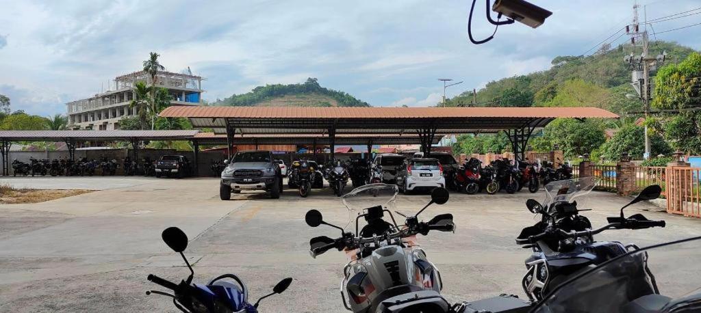 Butterfly Princess Hotel Betong Bagian luar foto